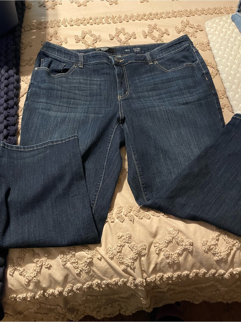 Vera Wang Dark Blue Denim Capri Jeans